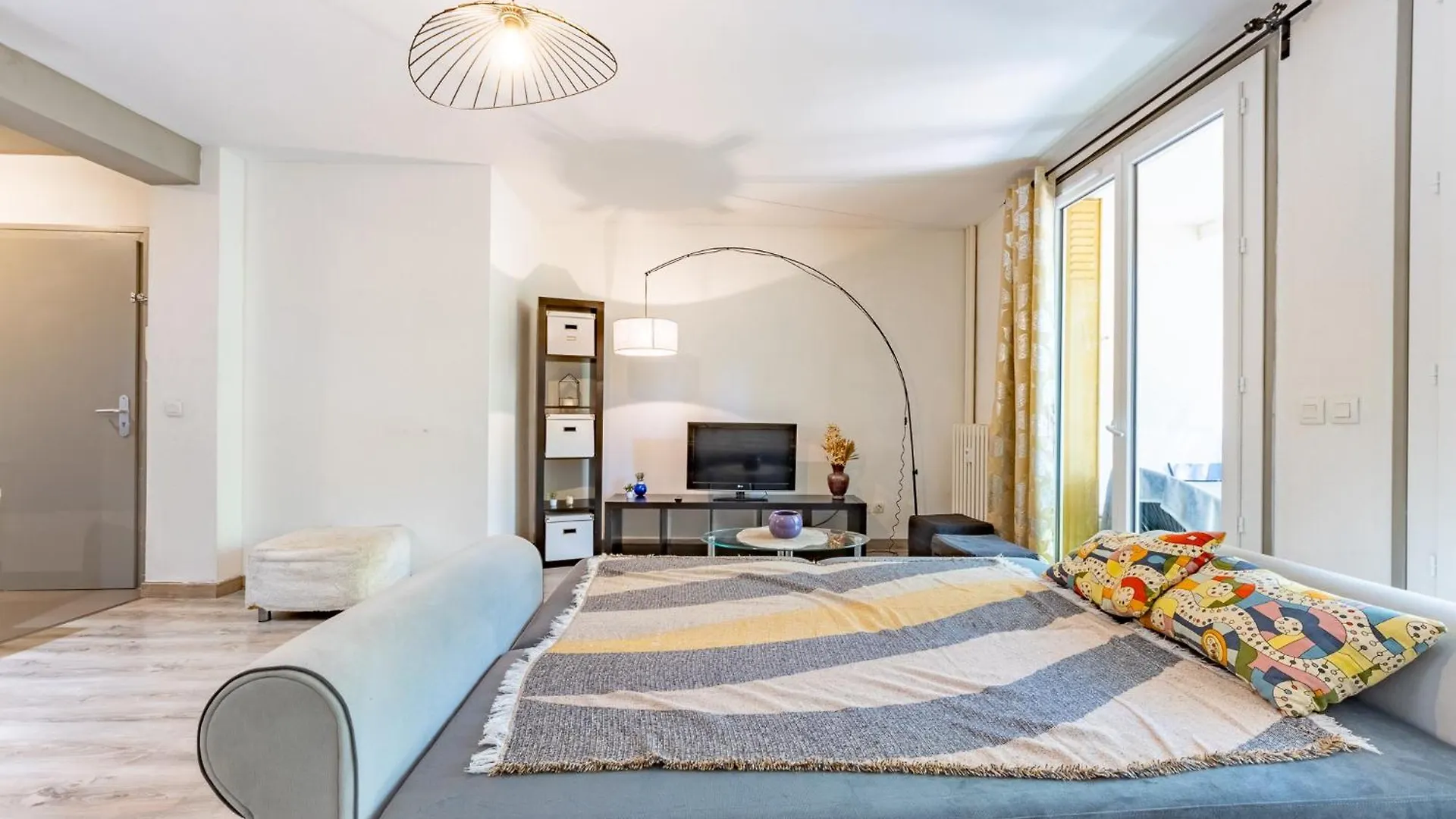 Le Jean Rieux Place Dupuy Halle Aux Grains Toulouse